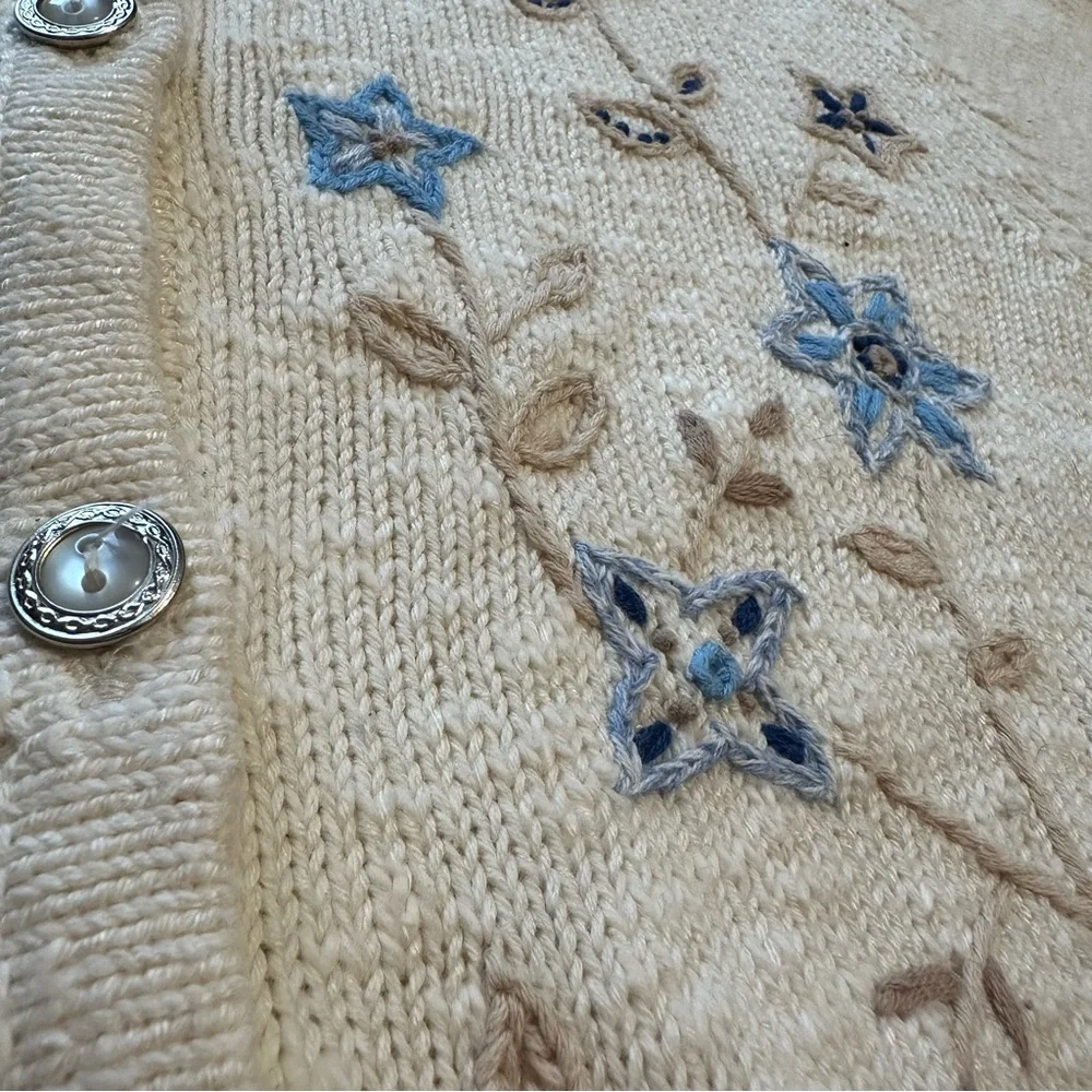Vintage Northern Reflections Cream Embroidered Floral Button Cardigan Medium - Picture 6 of 11
